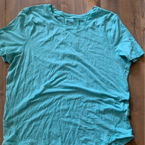 Light blue lululemon tshirt. - Picture 3 of 4